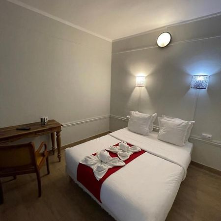 Hotel Central Saint-Denis  Dış mekan fotoğraf