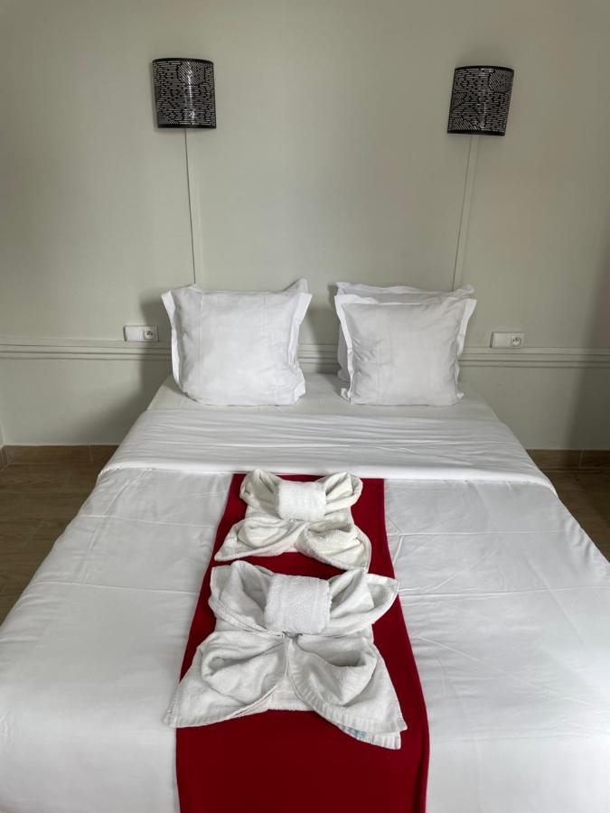 Hotel Central Saint-Denis  Dış mekan fotoğraf
