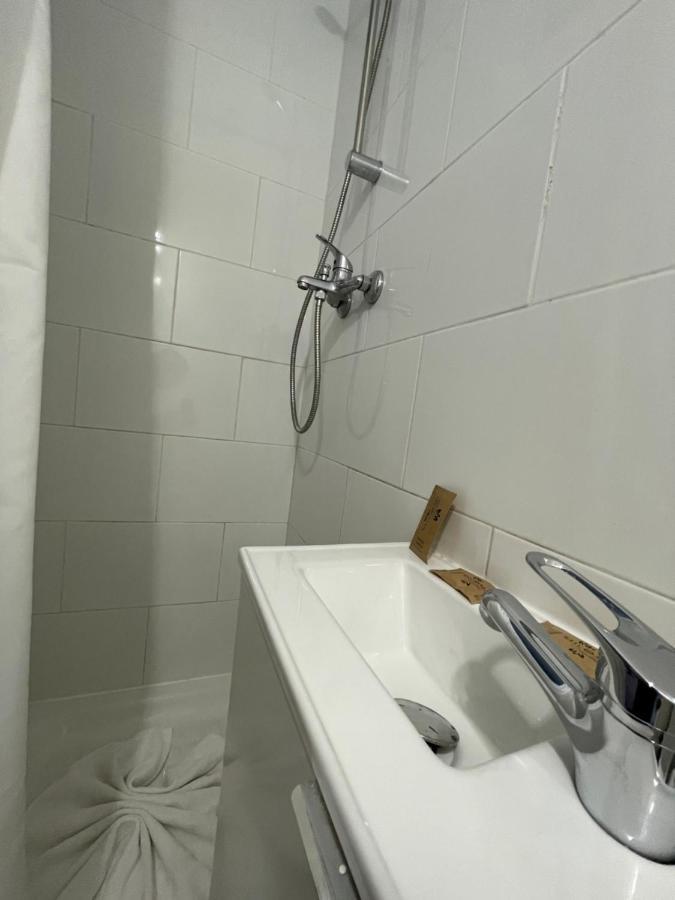 Hotel Central Saint-Denis  Dış mekan fotoğraf
