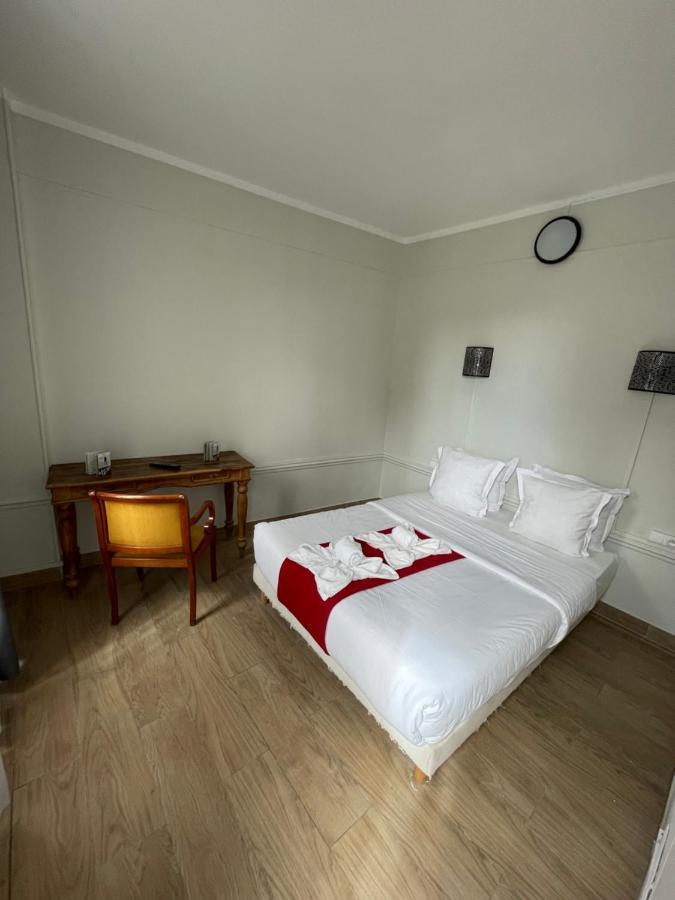 Hotel Central Saint-Denis  Dış mekan fotoğraf